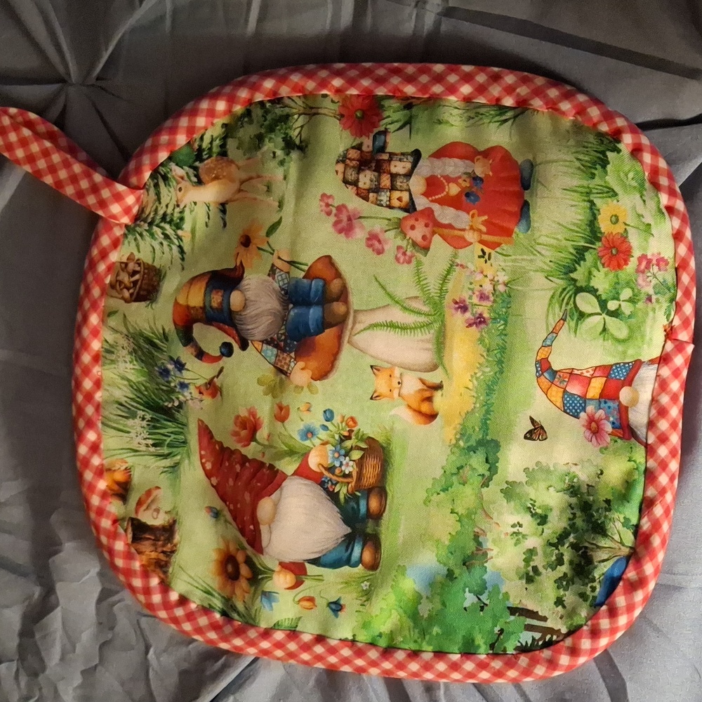 Gnome Print Pot Holders with Red Accents - Picture 6 of 6